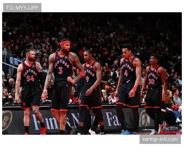 特写：终场前1.2秒，猛龙新秀巴恩斯成功干扰对手绝平上篮